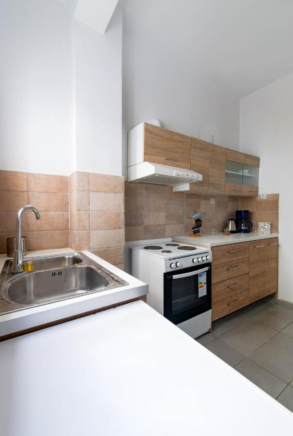 New Renovated 1B Apartment Close To Historic Center Atena Exterior foto